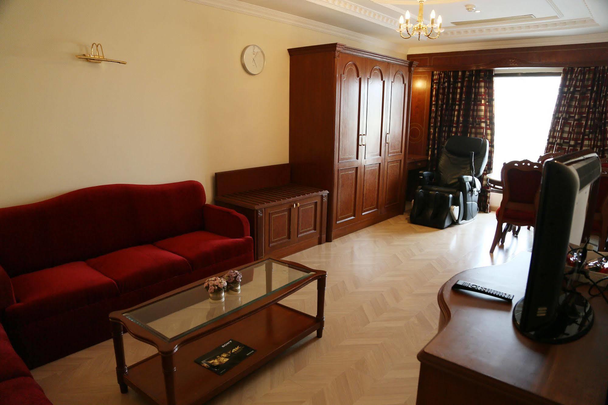 Hotel Benzz Park 4*
