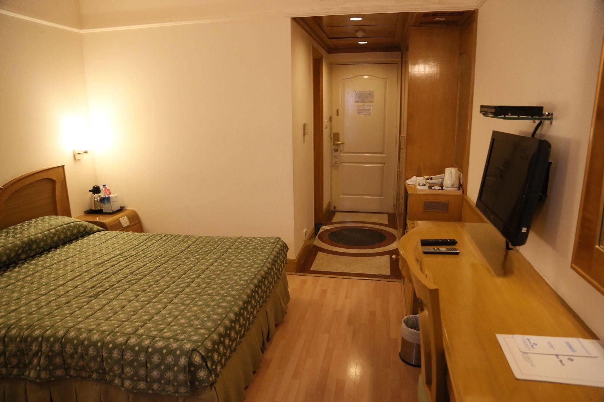 Benzz Park 4* Chennai