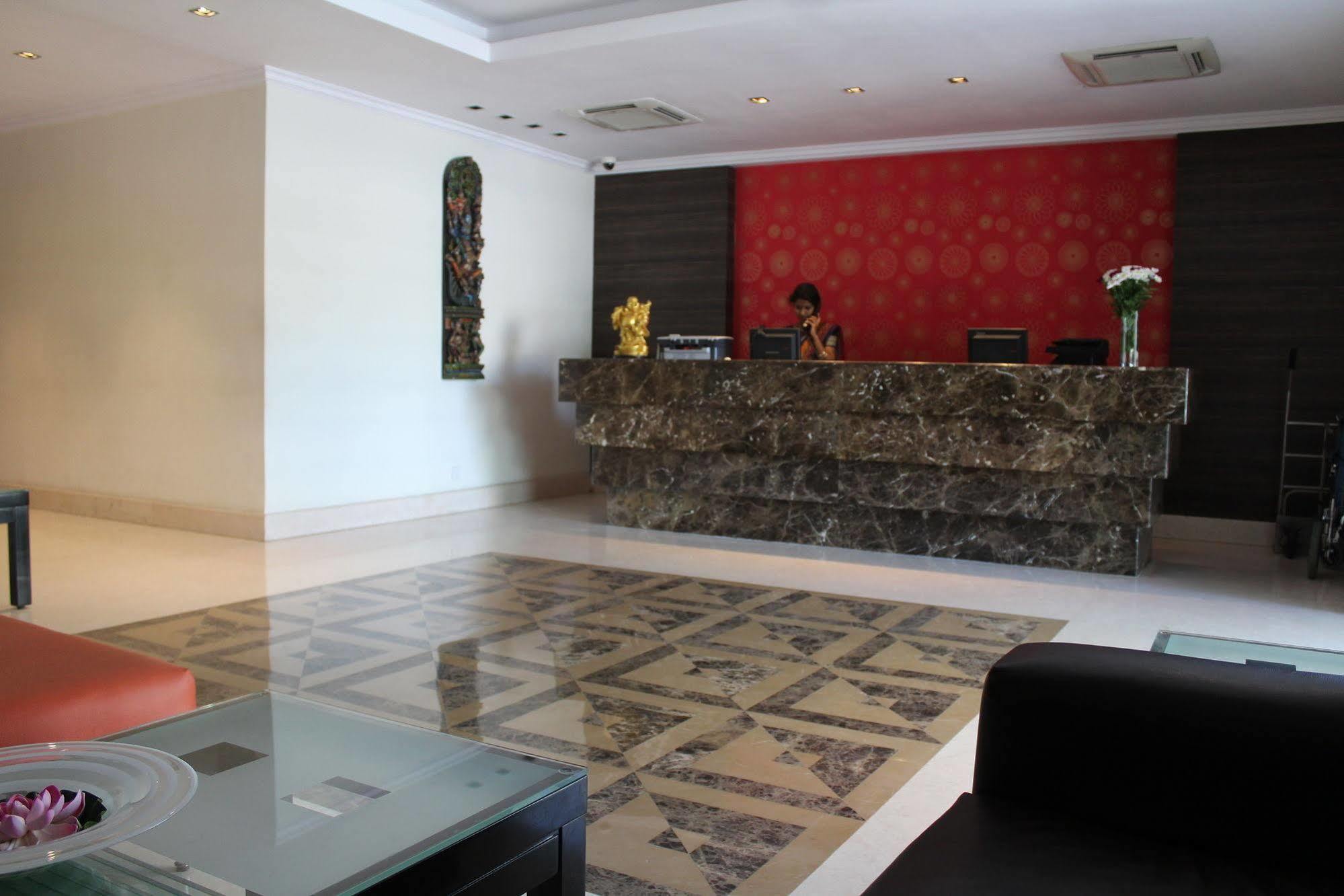 The Lotus Hotel, Burkit Road Apartamento Chennai
