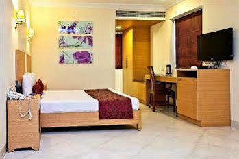 The Lotus Hotel, Burkit Road Apartamento Chennai