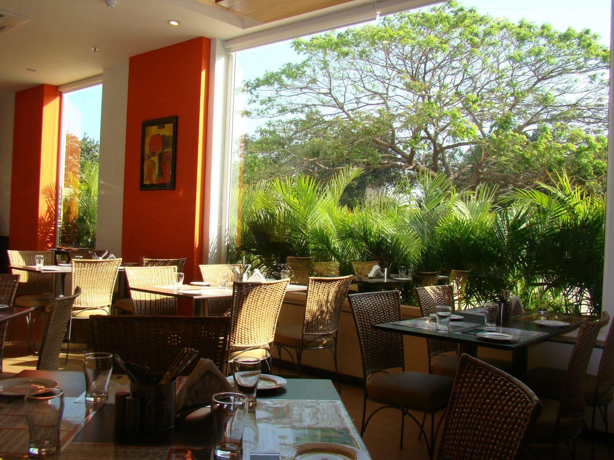 Lemon Tree Hotel 4*