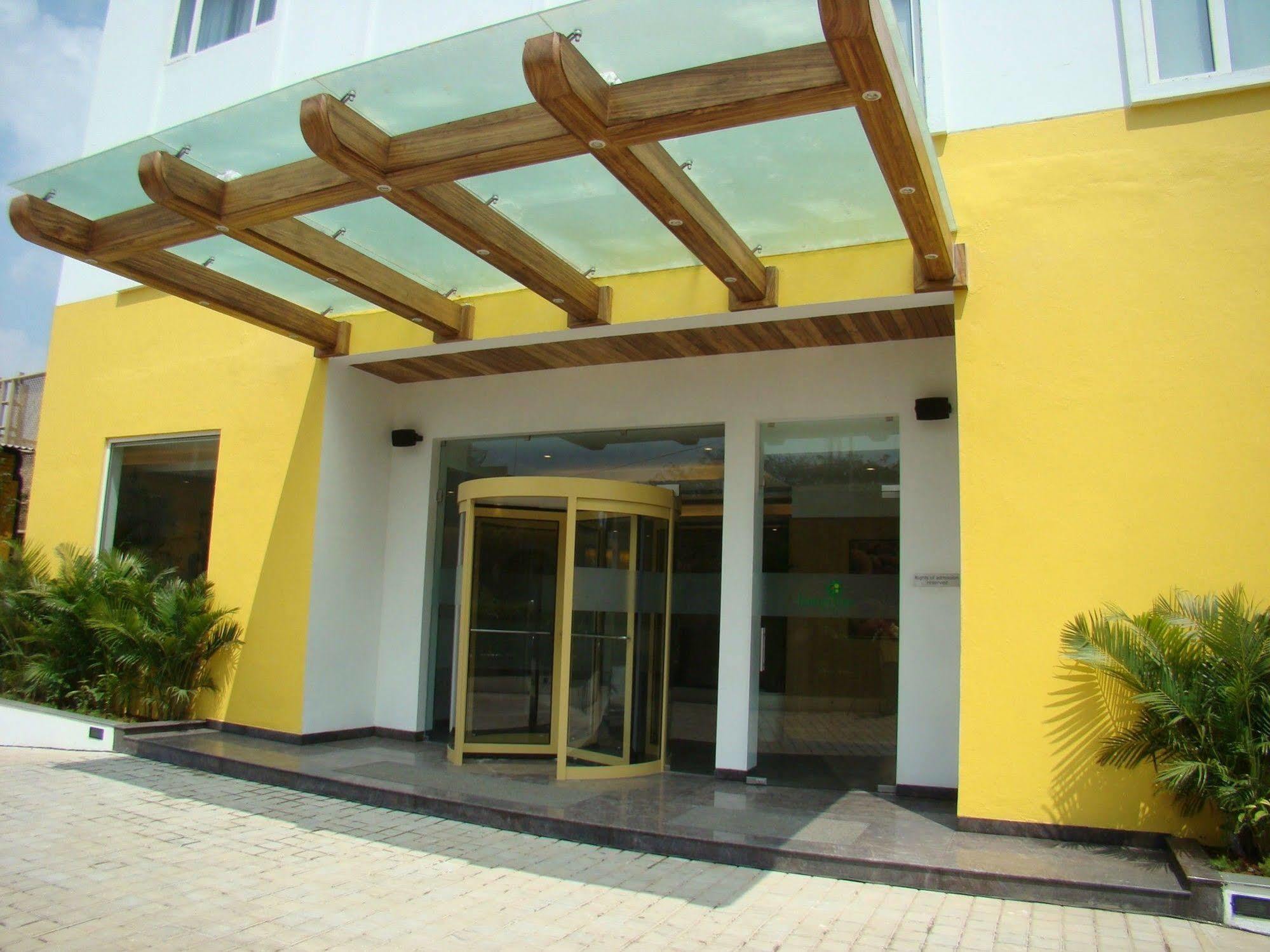 Lemon Tree Hotel 4*