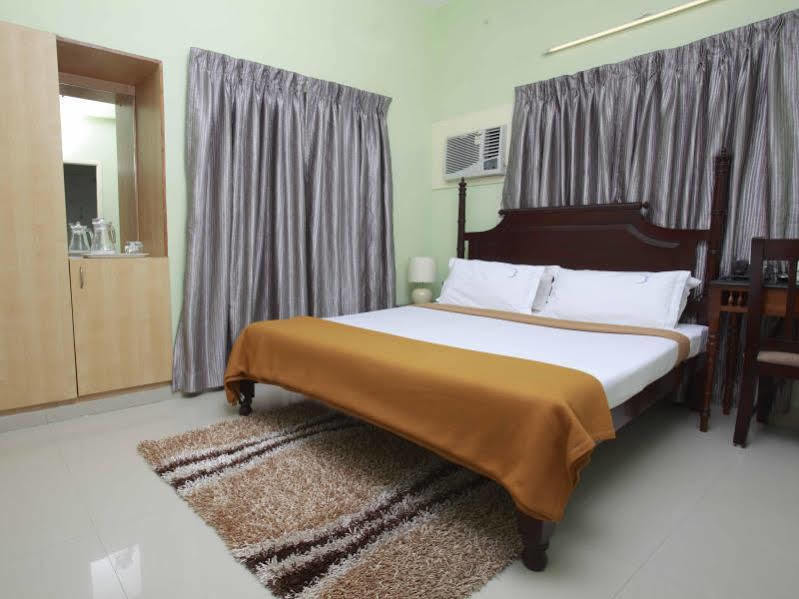 Crescent Hotel 3*