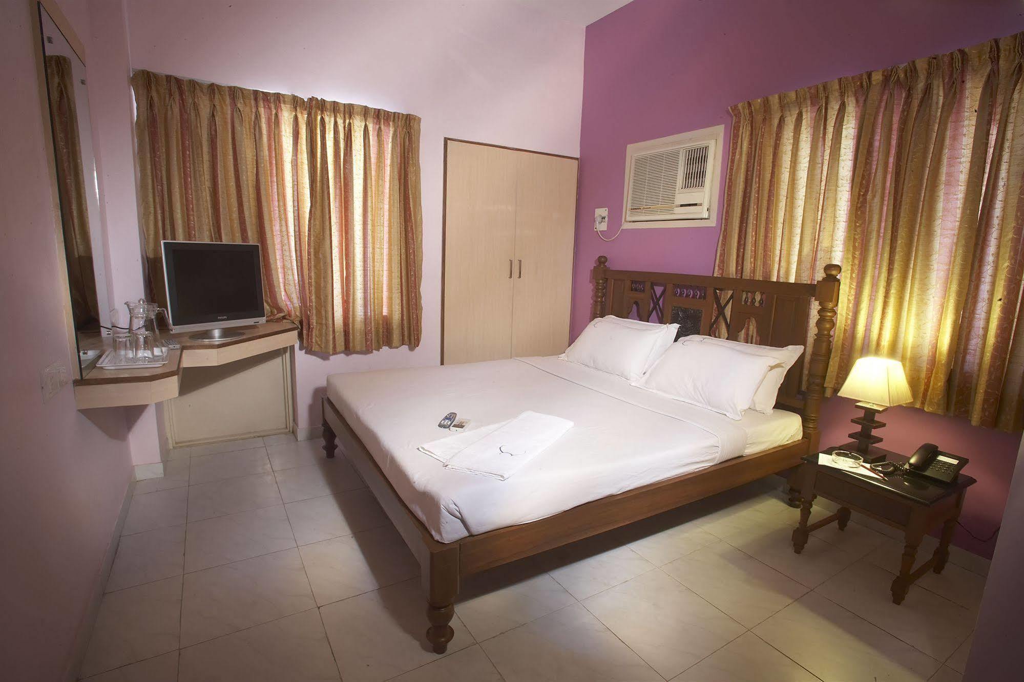 Hotel Crescent Chennai