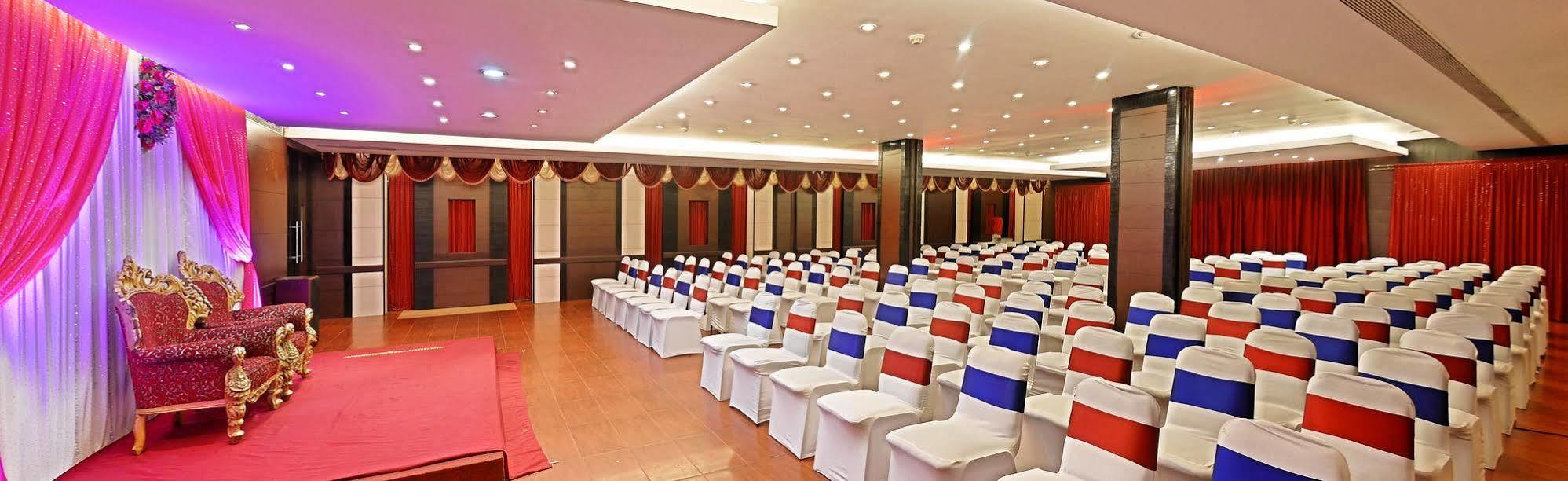 Super Townhouse Koyambedu Hotel