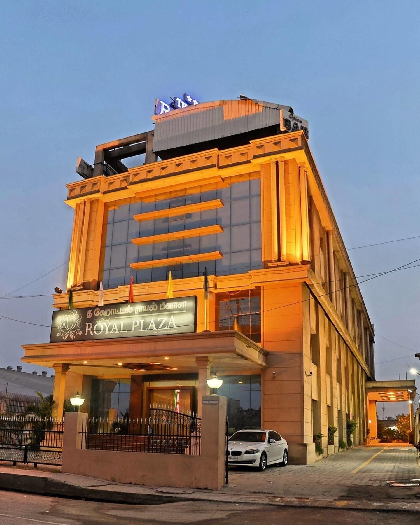 Super Townhouse Koyambedu Hotel
