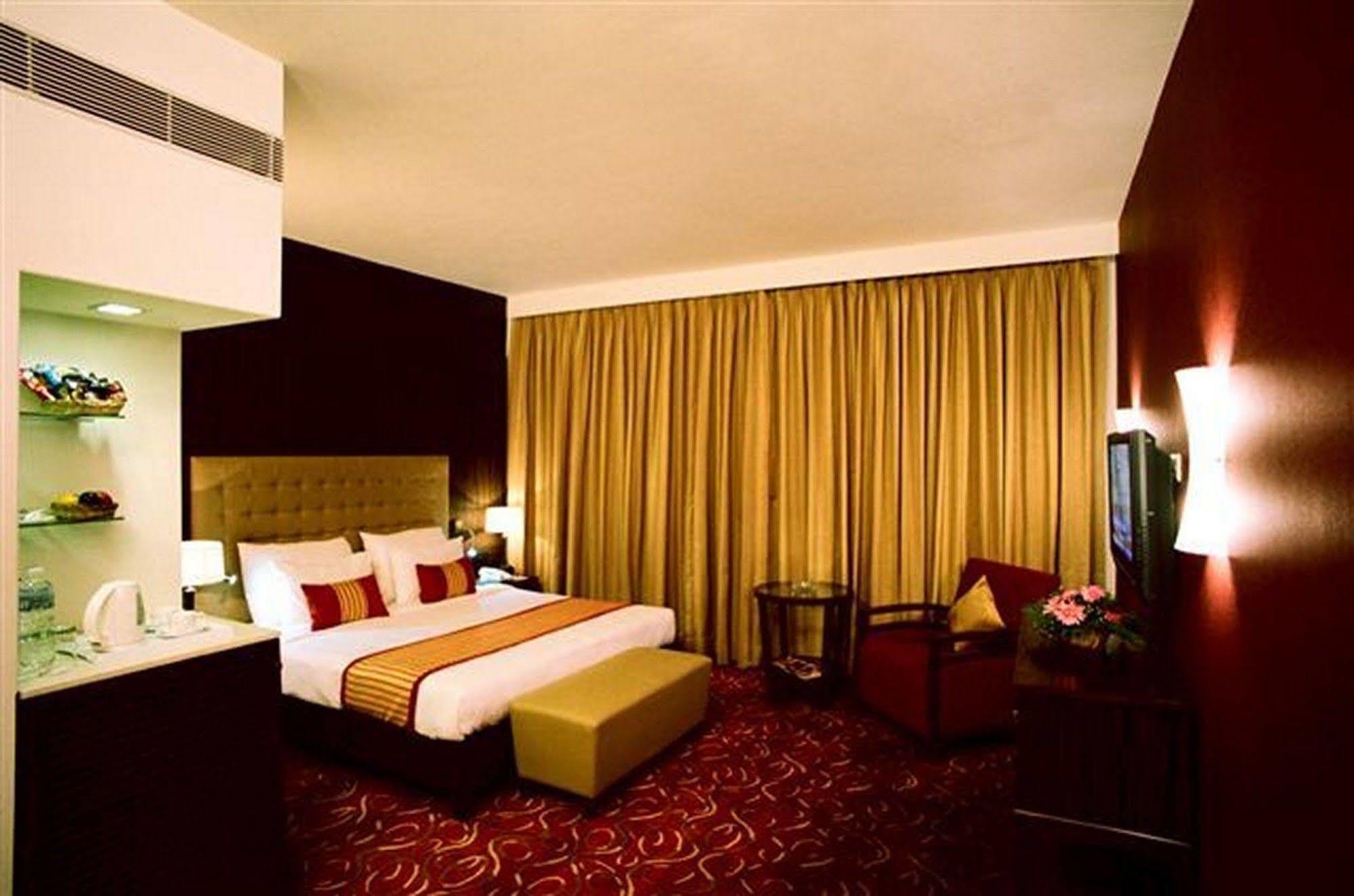 Hotel Pride Hotel, 4*