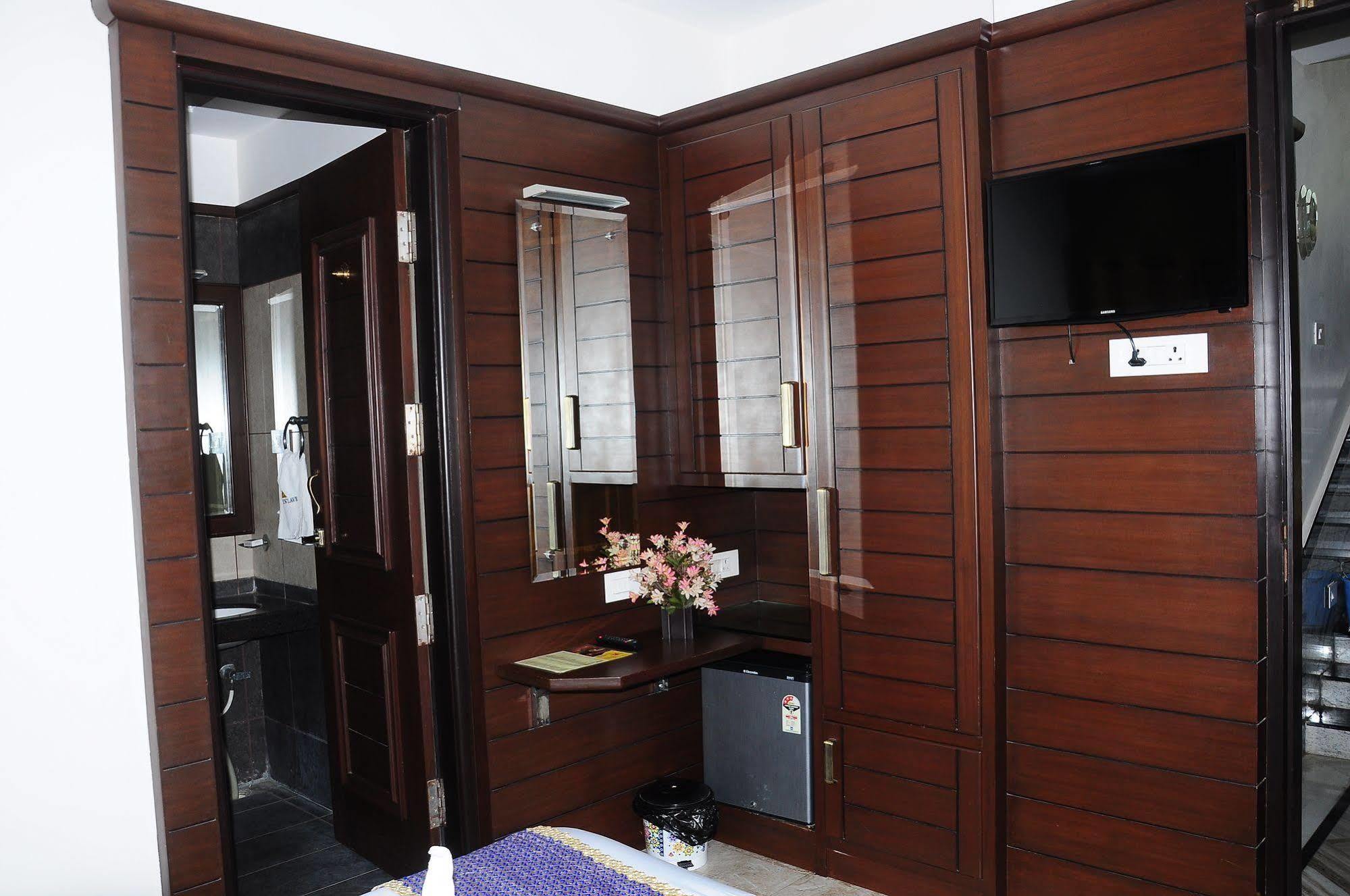 Sai Enclave Hotel 3*