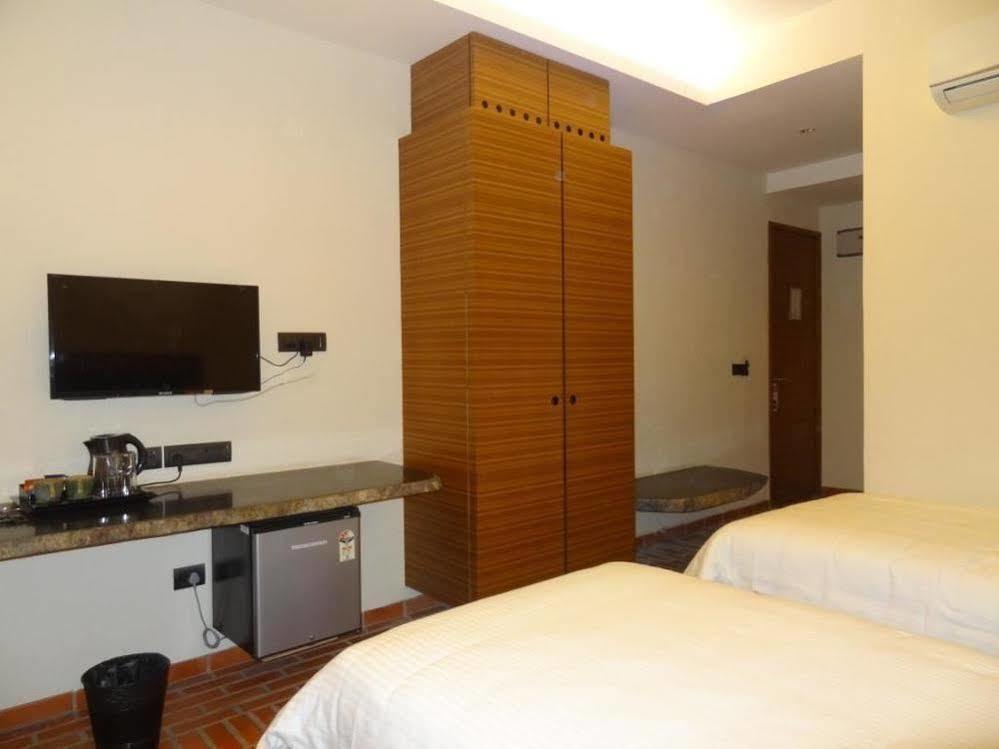 Hotel Fabhotel Illam Hospitality