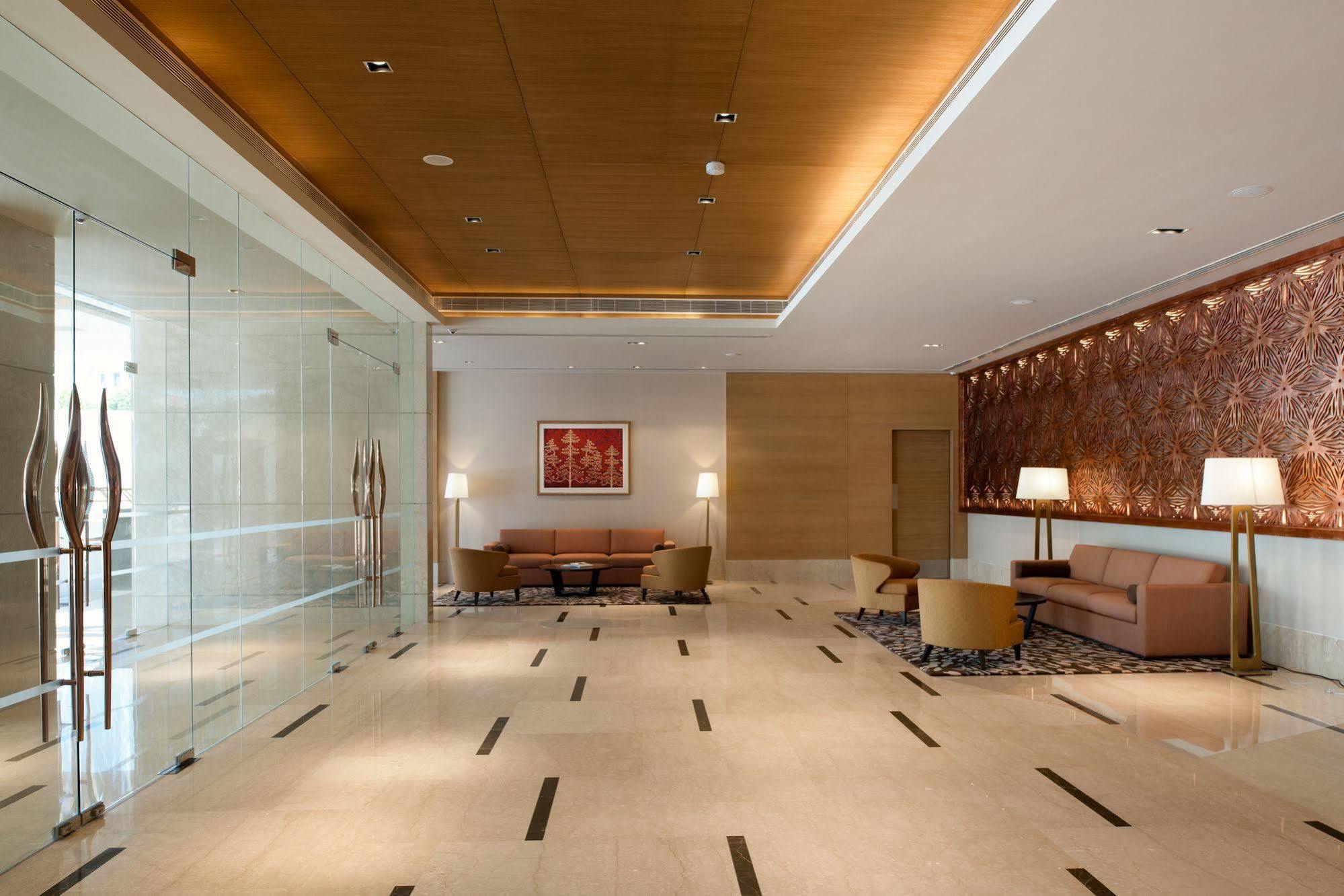 Hotel Feathers- A Radha Hotel, 5*