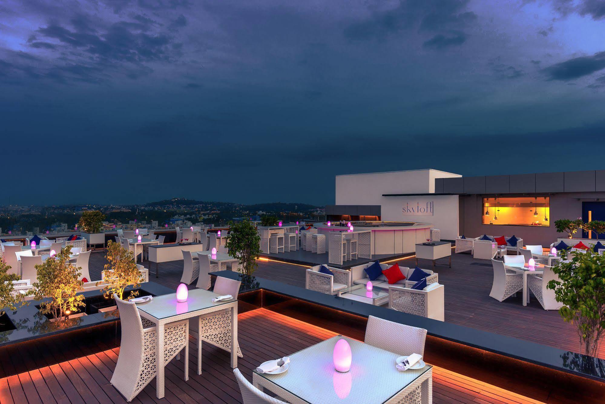 Hotel Feathers- A Radha Hotel, 5*