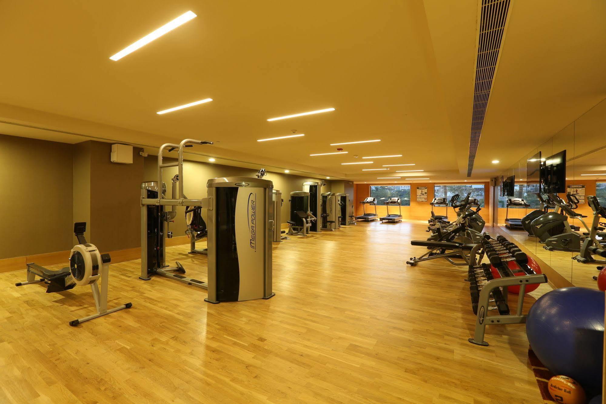 Hotel Feathers- A Radha Hotel, Chennai