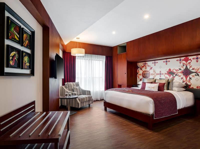 Hotel Zone By The Park, Orr,