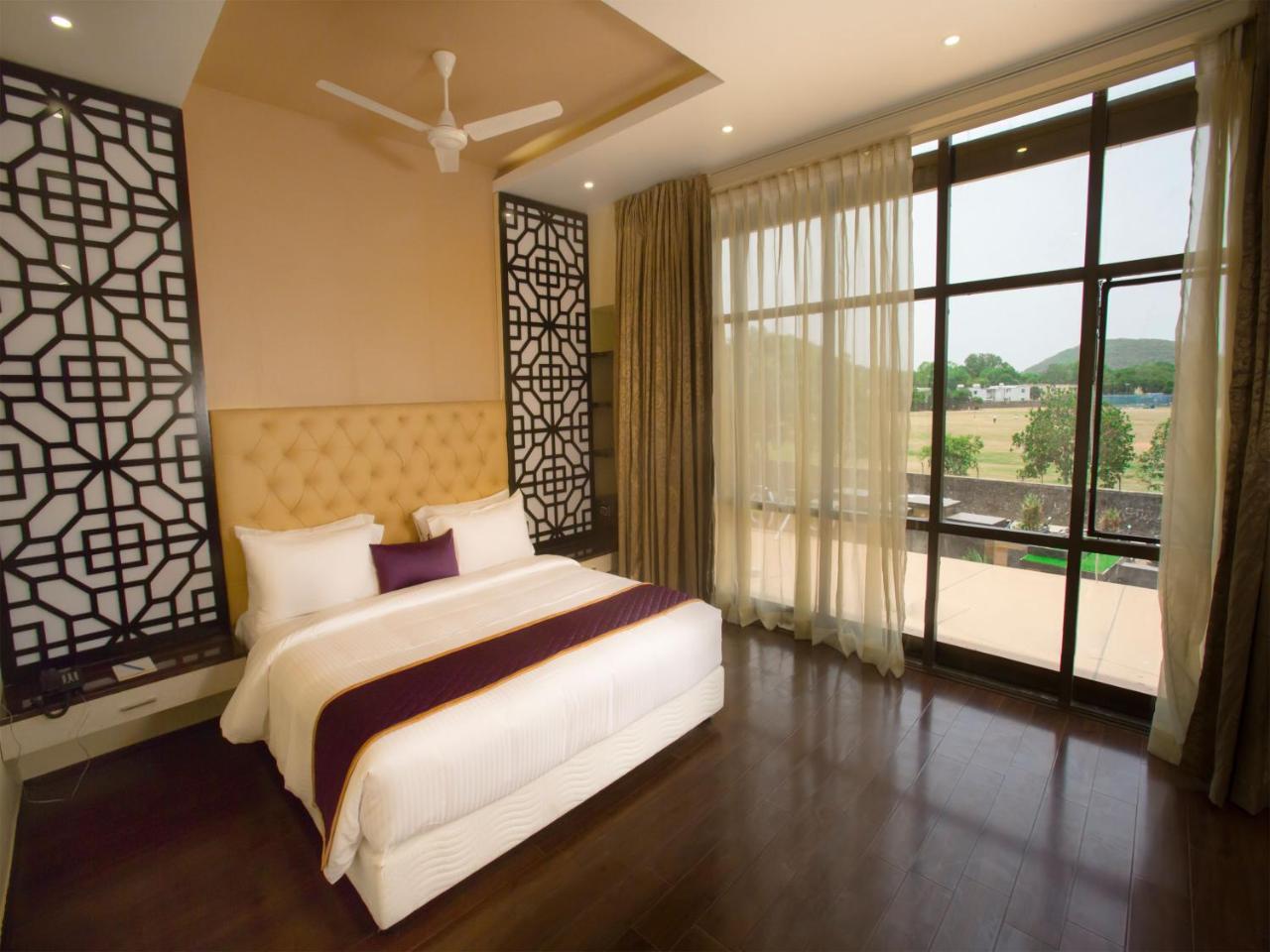 St Parklane Airport 3* Chennai