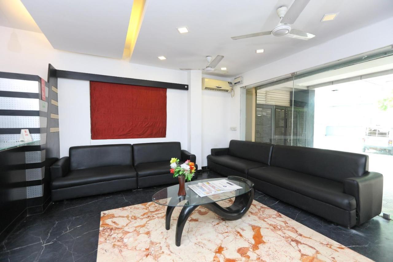 Hotel Oyo 15963 Manor 3*