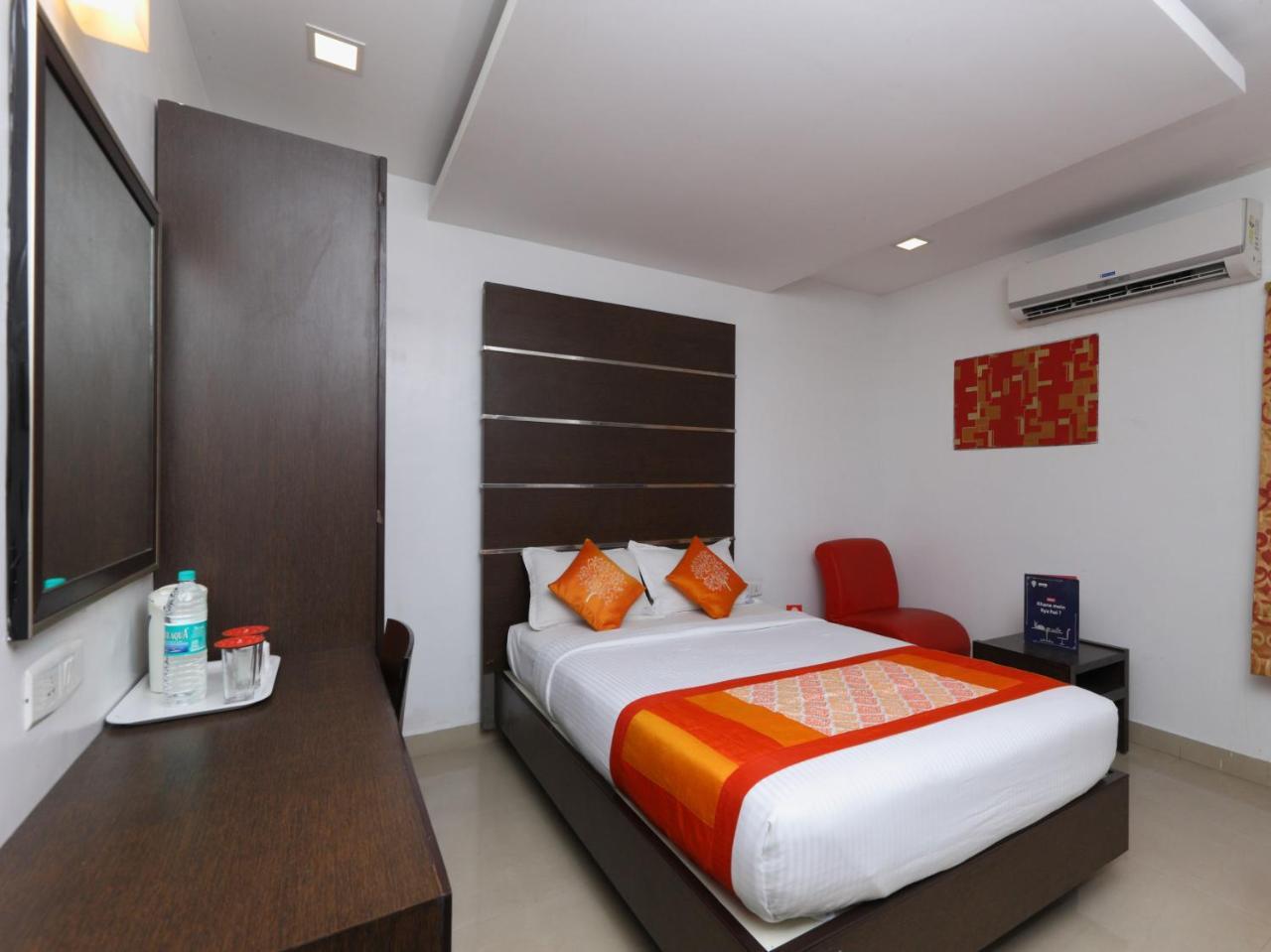 Acomodação com café da manhã  Nachiappa Residency Chennai
