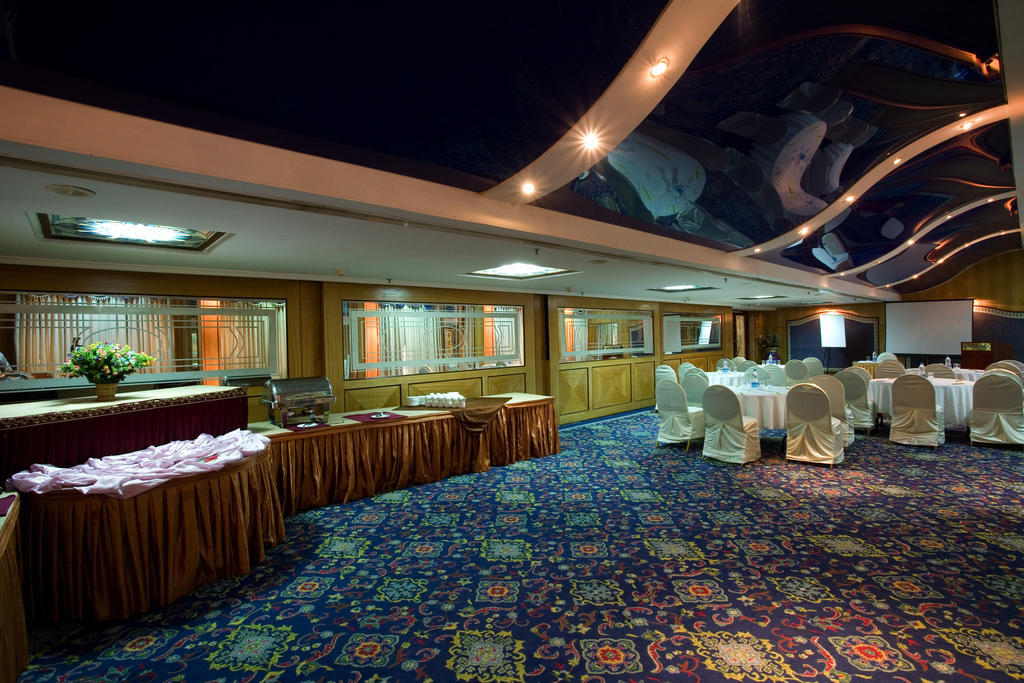 Benzz Park Hotel 4*