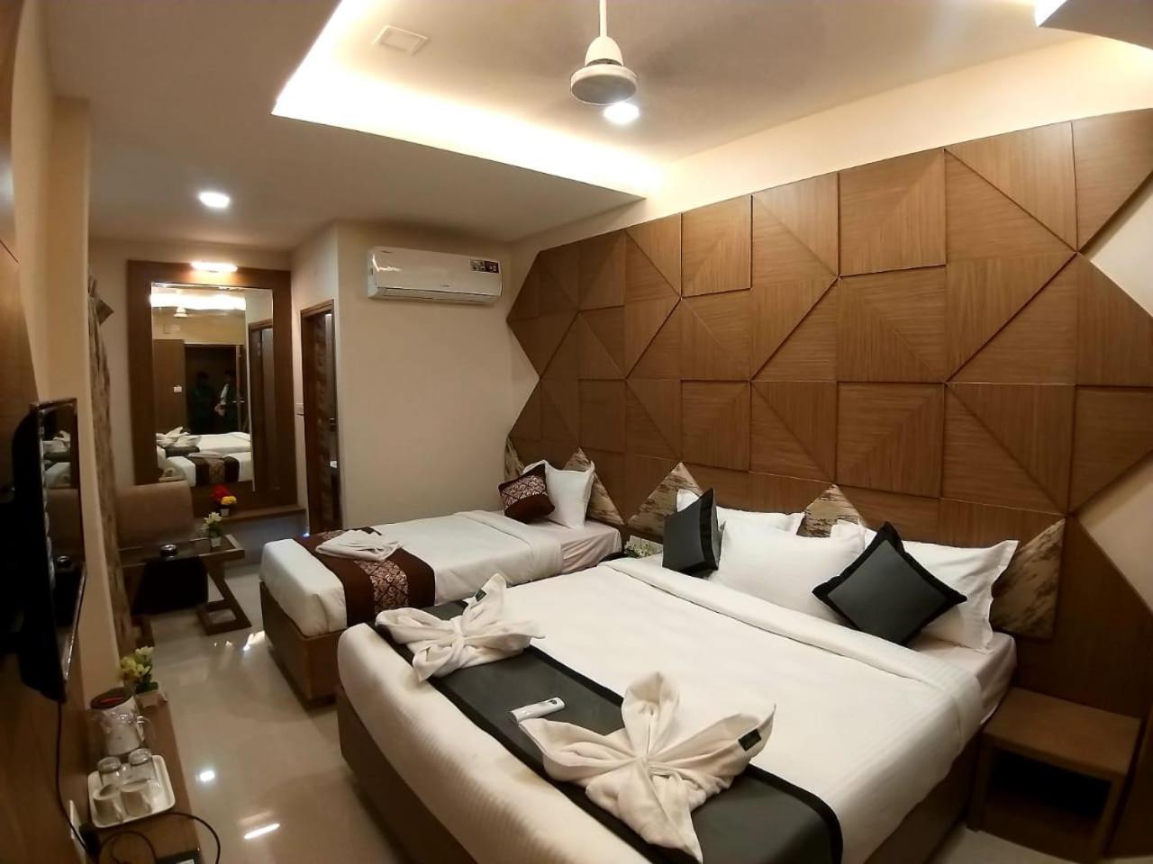 Hotel Grand Elegant