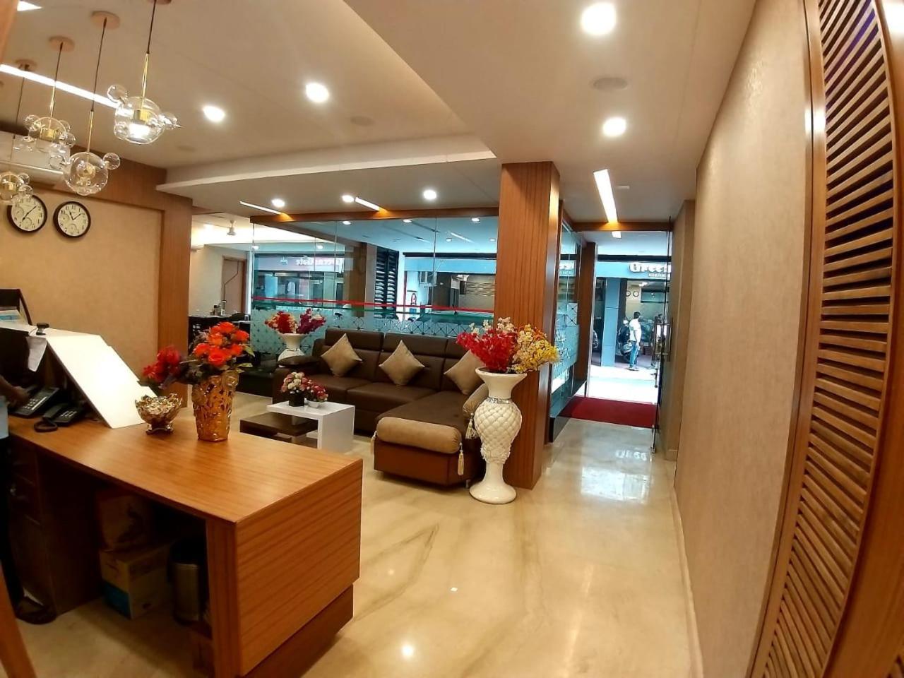 Grand Elegant Hotel