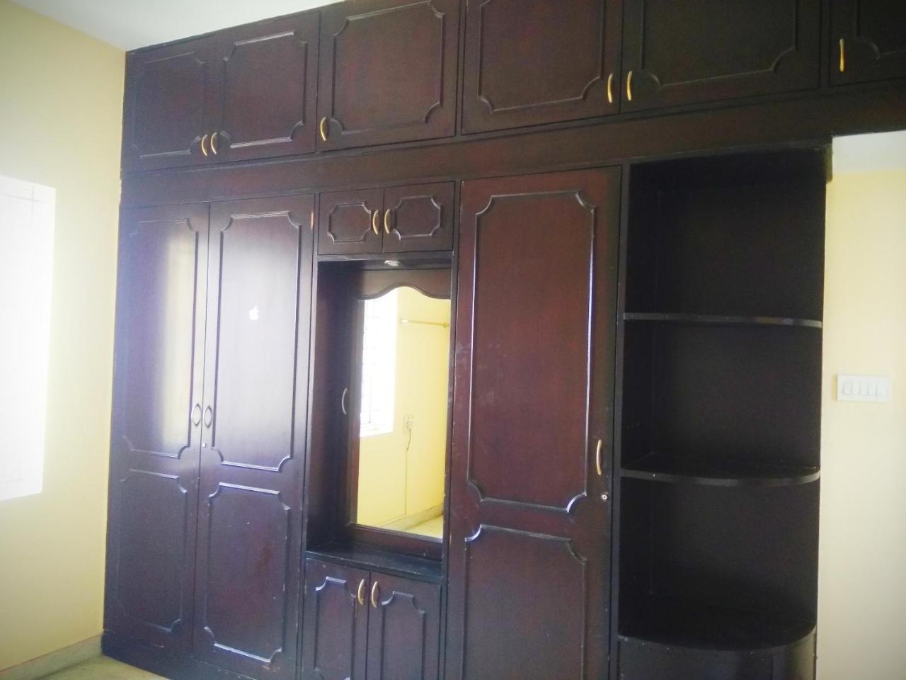 Beach Penthouse, Katil
