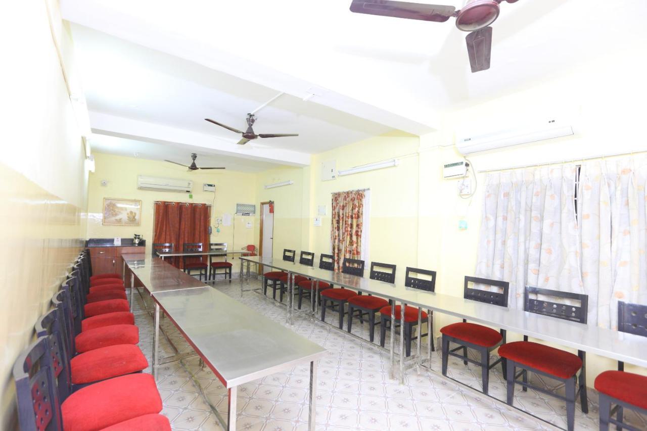 Hotel Oyo 8973 Velachery