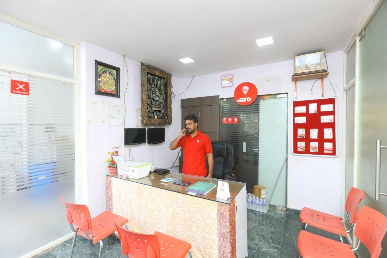 Oyo 8973 Velachery Hotel