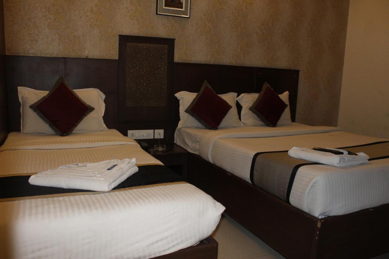 Hotel Sky Gate Hotel Near Apollo Main, Women'S & Children'S Us Consulate Sankara Netralaya Goethe Institute Prestigepalladium Shastri Bhavan Senmozhi Poonga Raj Ratnam Stadium Taj Coromandal India Oil Bhavan Dr Mohan'S Diabetics Vac Chennai 2*