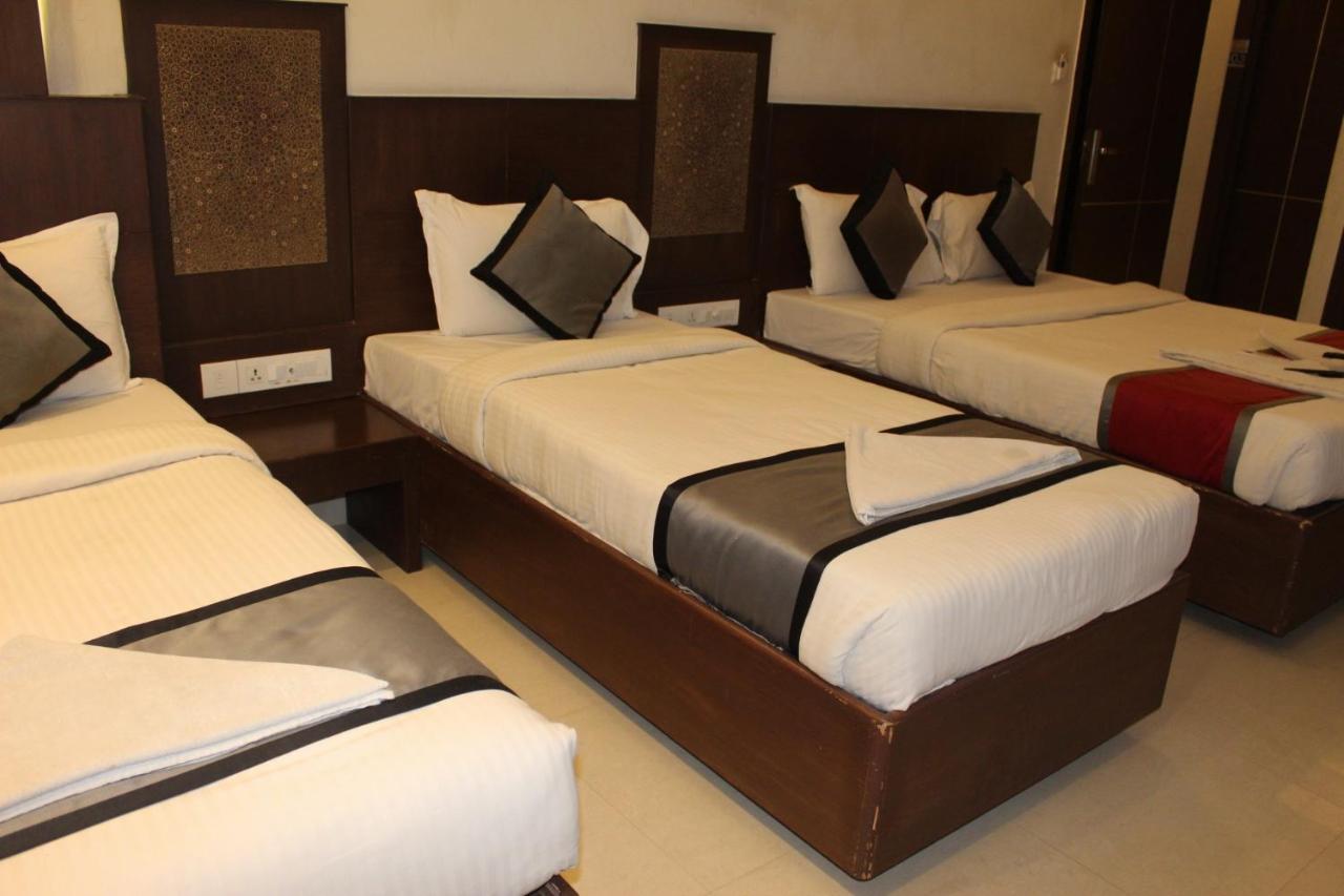 Sky Gate Hotel Near Apollo Main, Women'S & Children'S Us Consulate Sankara Netralaya Goethe Institute Prestigepalladium Shastri Bhavan Senmozhi Poonga Raj Ratnam Stadium Taj Coromandal India Oil Bhavan Dr Mohan'S Diabetics Vac Chennai 2*