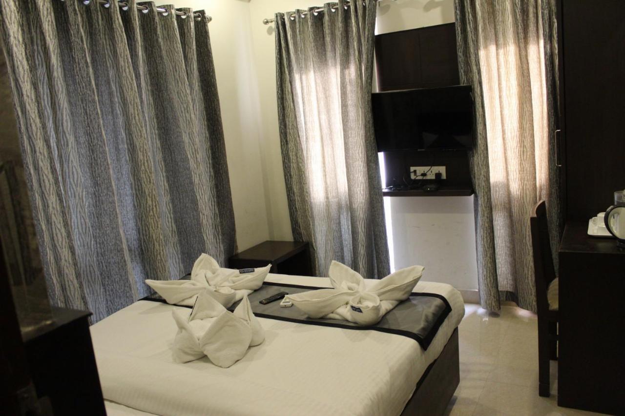 Hotel Sky Gate Hotel Near Apollo Main, Women'S & Children'S Us Consulate Sankara Netralaya Goethe Institute Prestigepalladium Shastri Bhavan Senmozhi Poonga Raj Ratnam Stadium Taj Coromandal India Oil Bhavan Dr Mohan'S Diabetics Vac Chennai 2*
