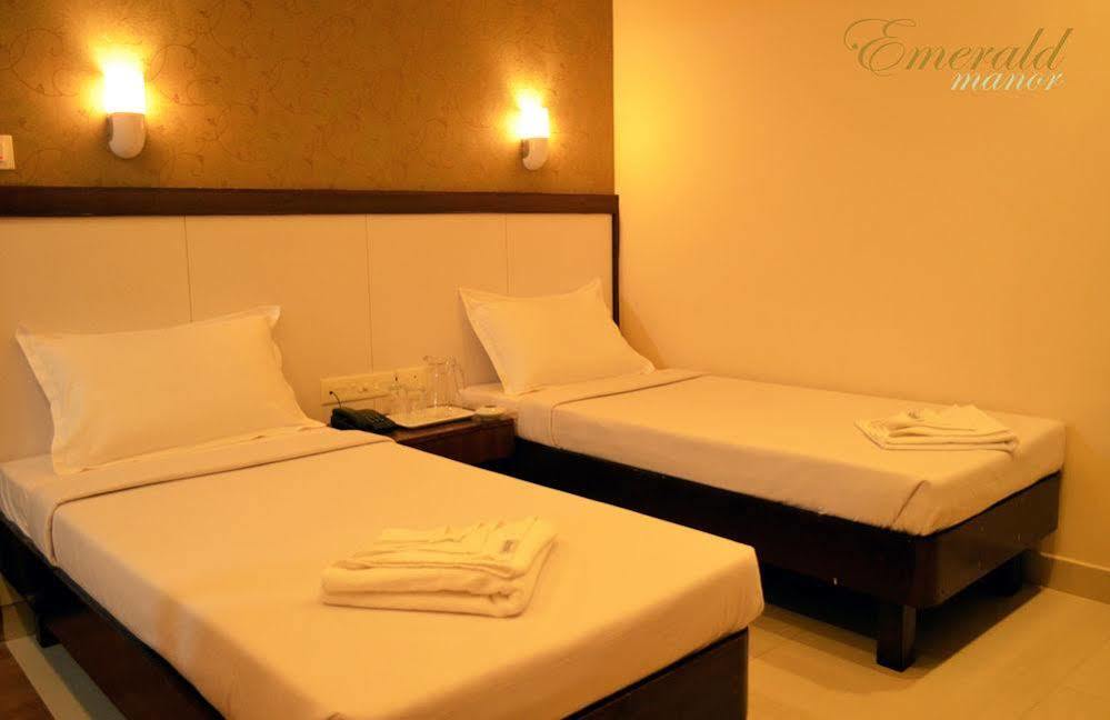 Hotel Oyo 4324 Emerald Manor 3*