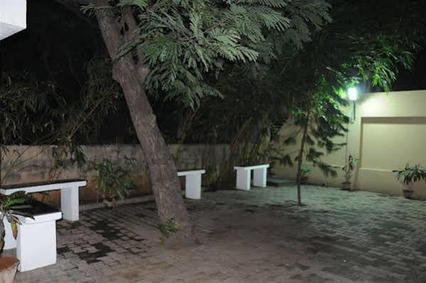 Oyo 8062 Raj Residency Chrompet Homestay
