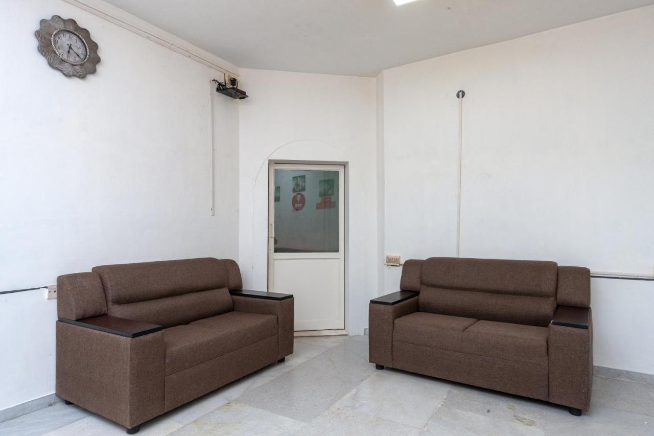 Oyo 24168 Amrita Hotel 3*