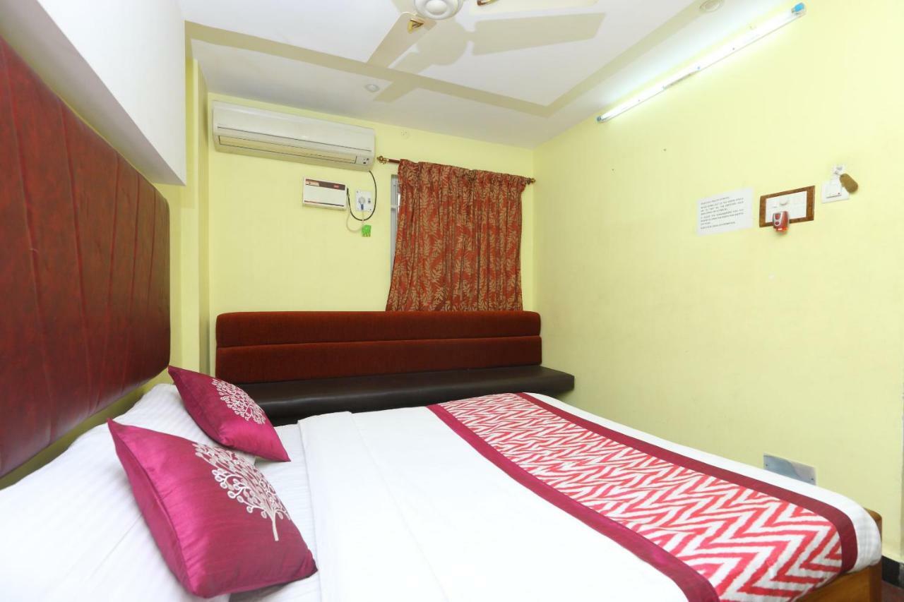 Oyo 8973 Velachery Hotel