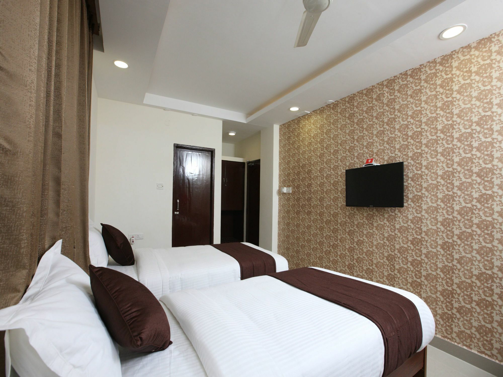 Hotel Oyo 14441 Sri Ramani And Chennai