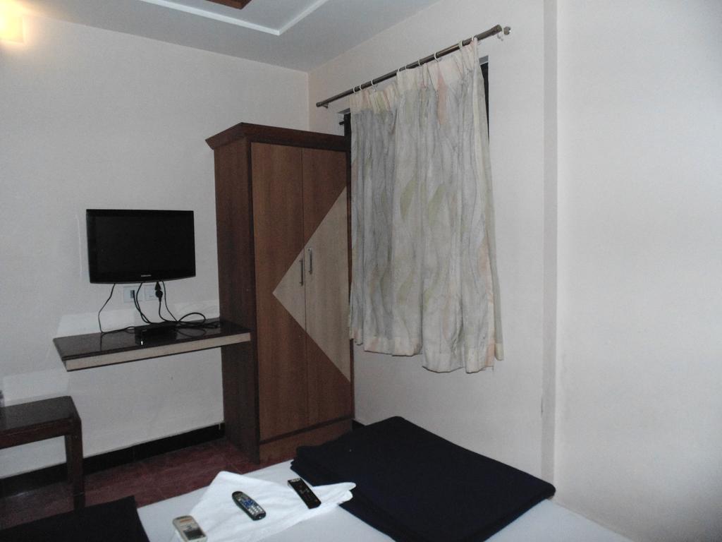 Hotel S R M Park *