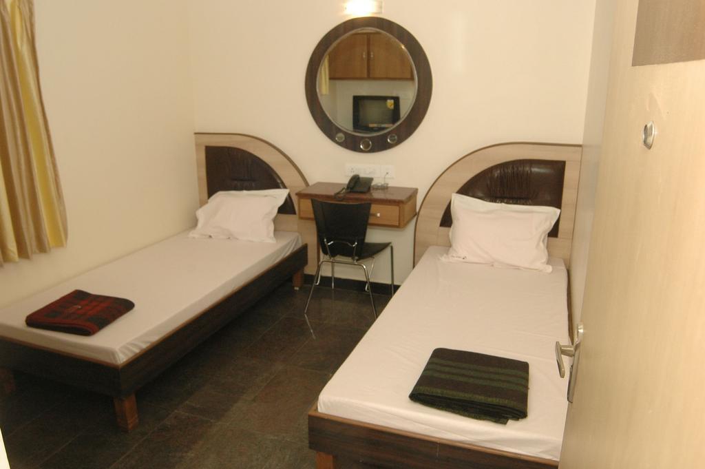 S R M Park Hotel *