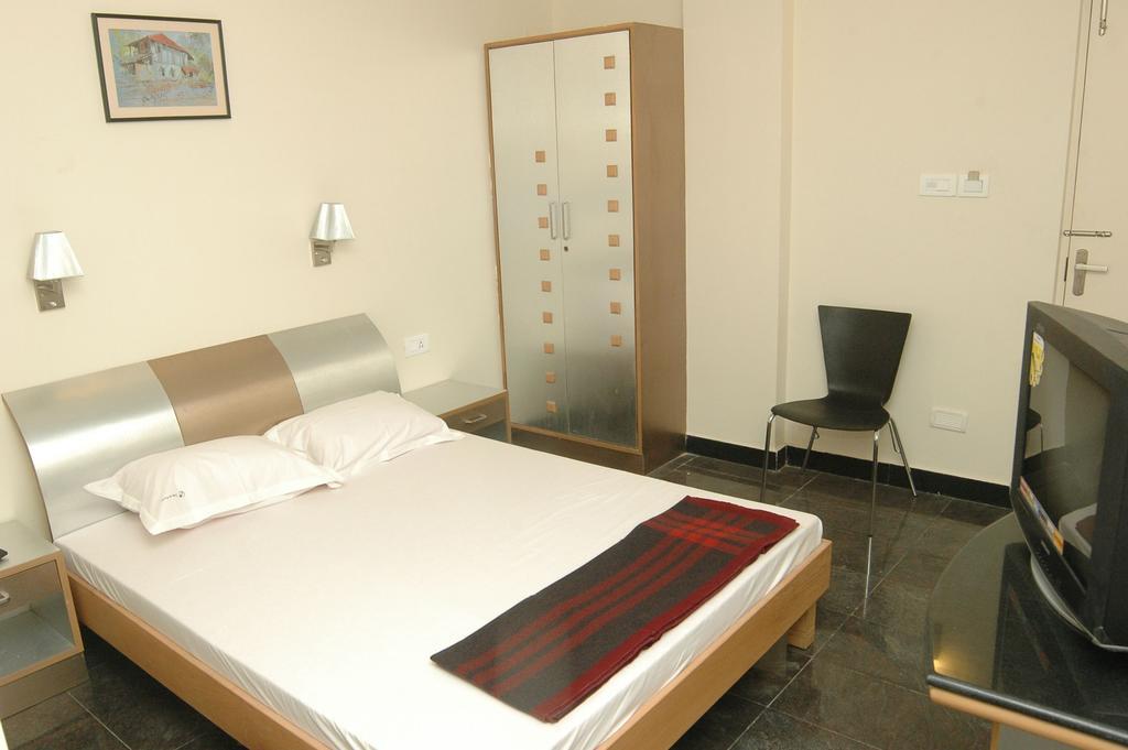 Hotel S R M Park
