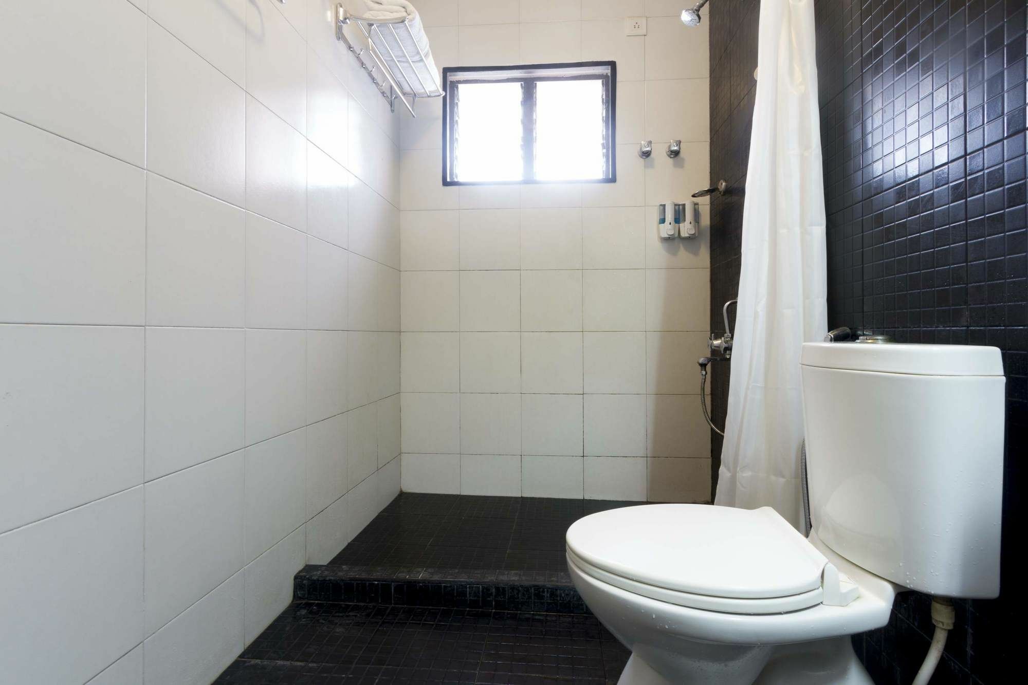 Hotel Capital O 35927 Comfort Suites Chennai