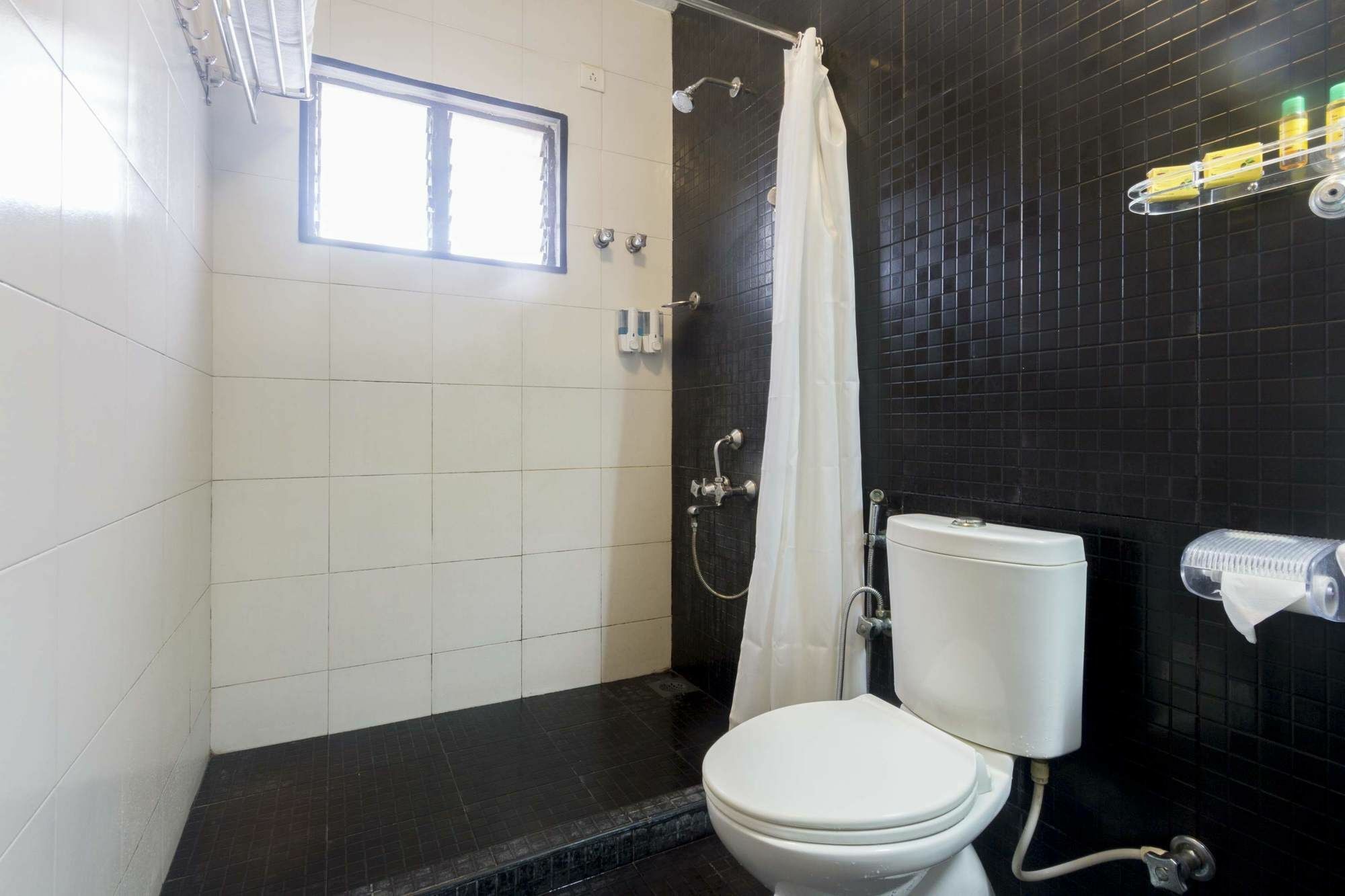 Capital O 35927 Comfort Suites Hotel Chennai
