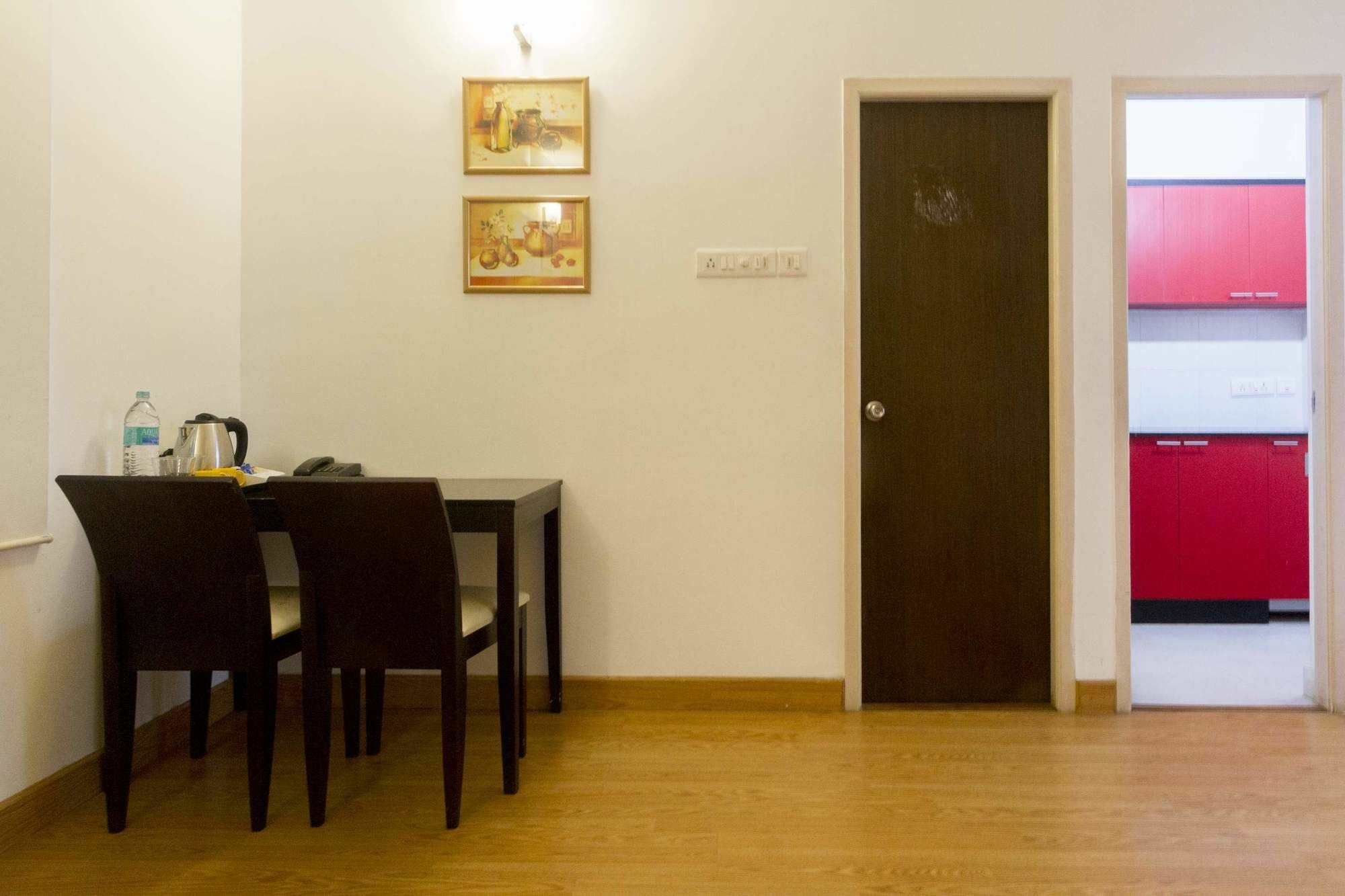 Capital O 35927 Comfort Suites Hotel 3*