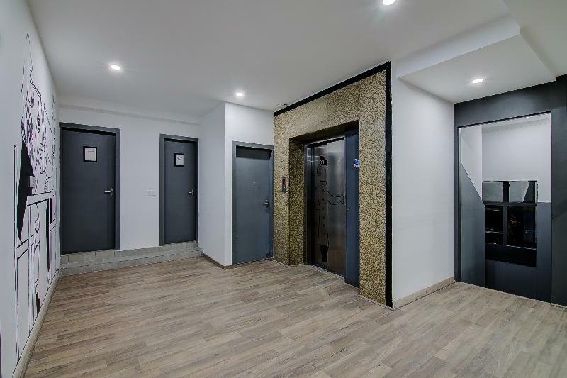 Oyo Townhouse 42 Urvashi Theatre