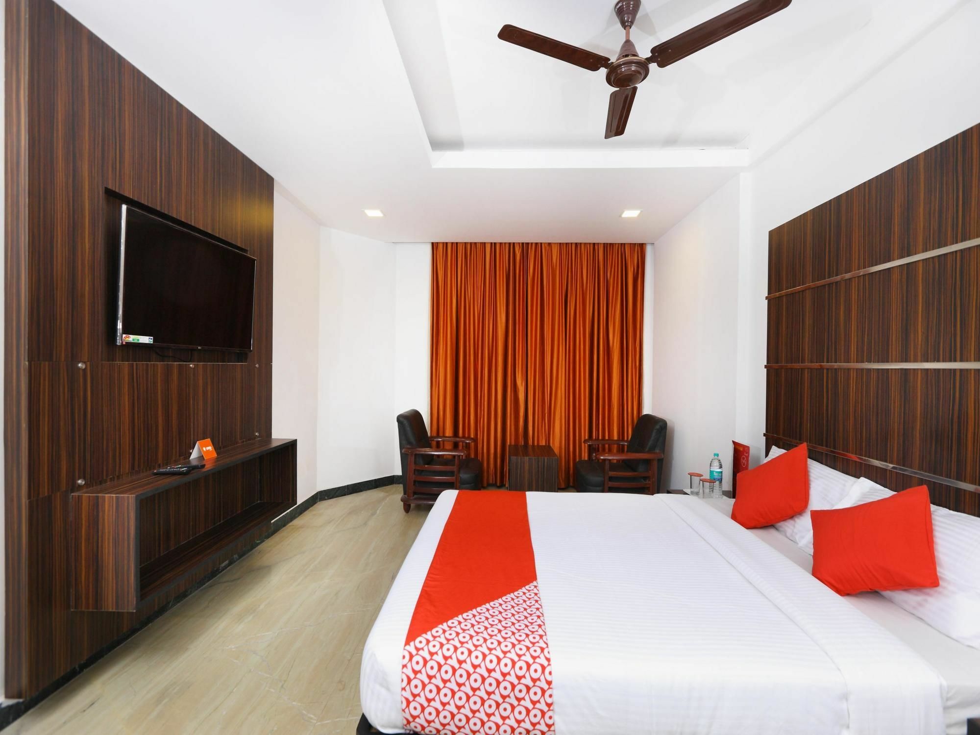 Oyo 15675 Nachiappa Park Hotel 3*