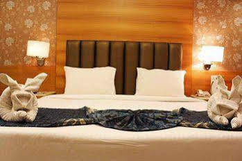 Le Palace Hotel 3*