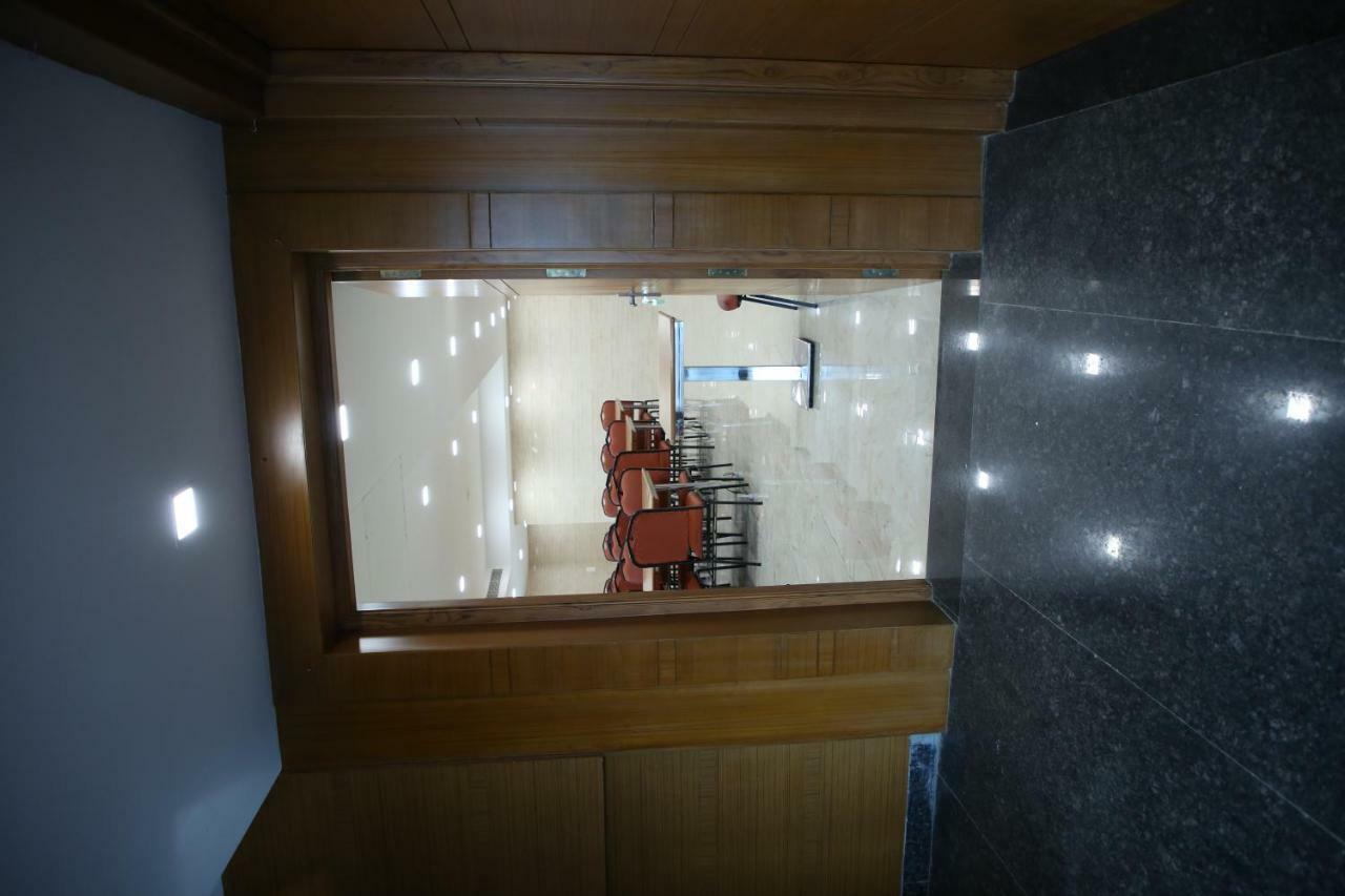 Sri Chakra Hotel *
