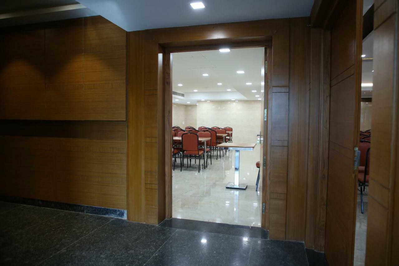 Hotel Sri Chakra *