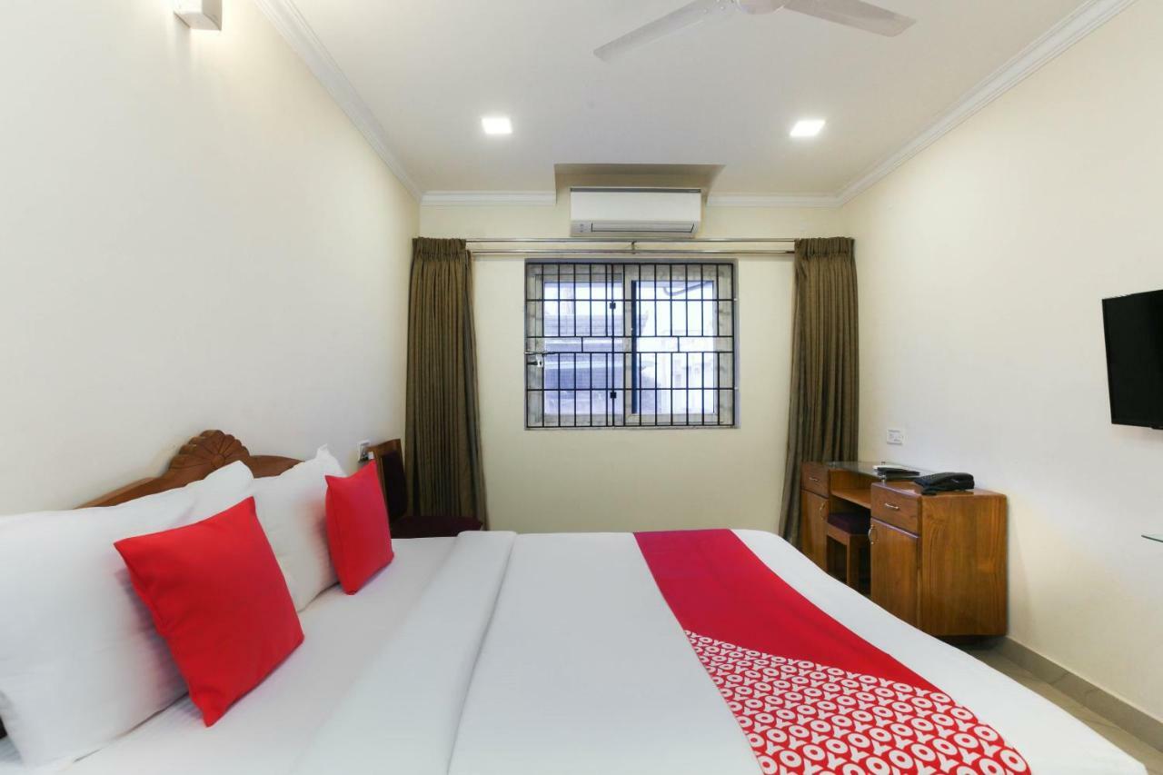 Guest house Oyo 47969 Red Shield Chennai