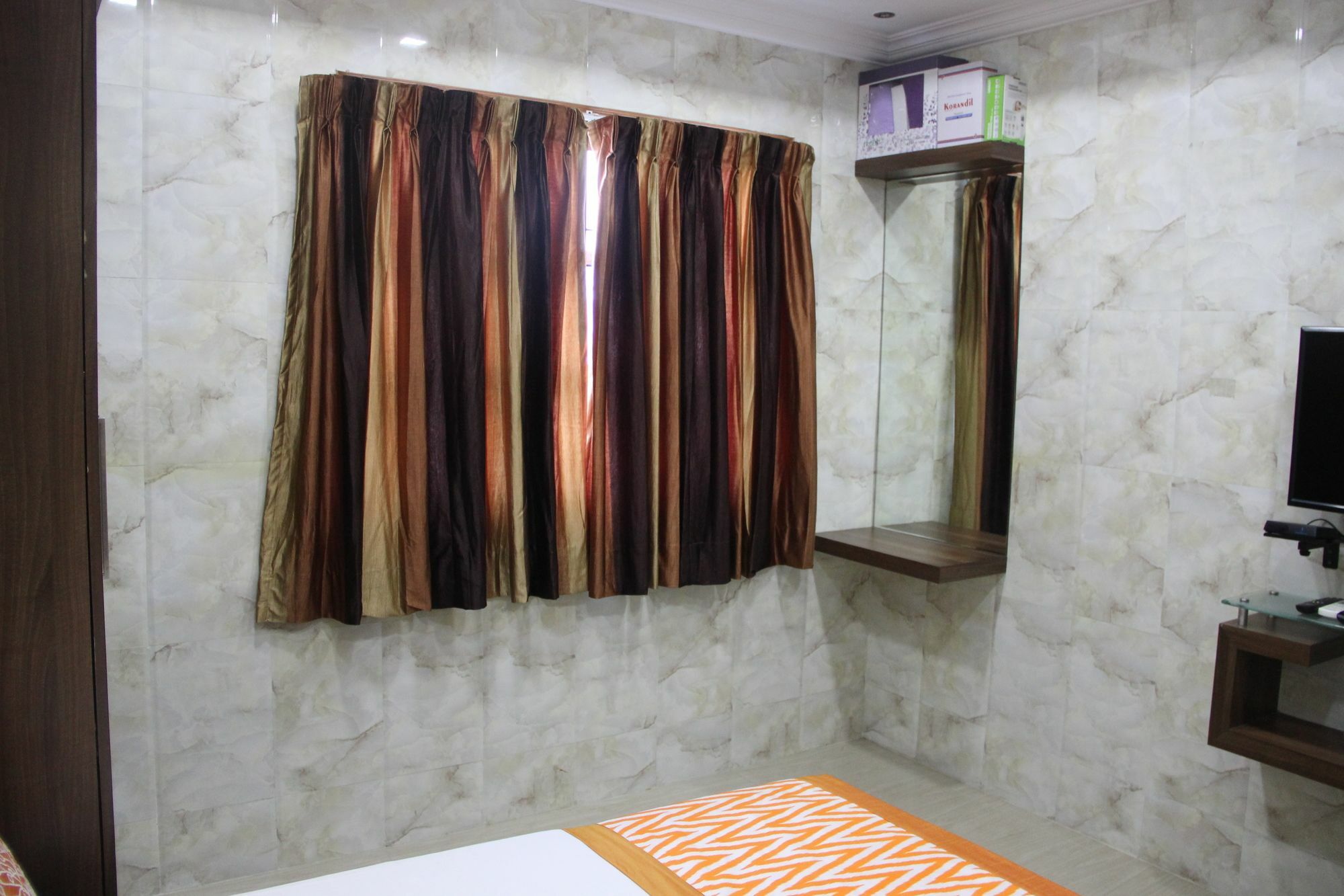 Oyo 4593 The Park Royal Hotel Chennai