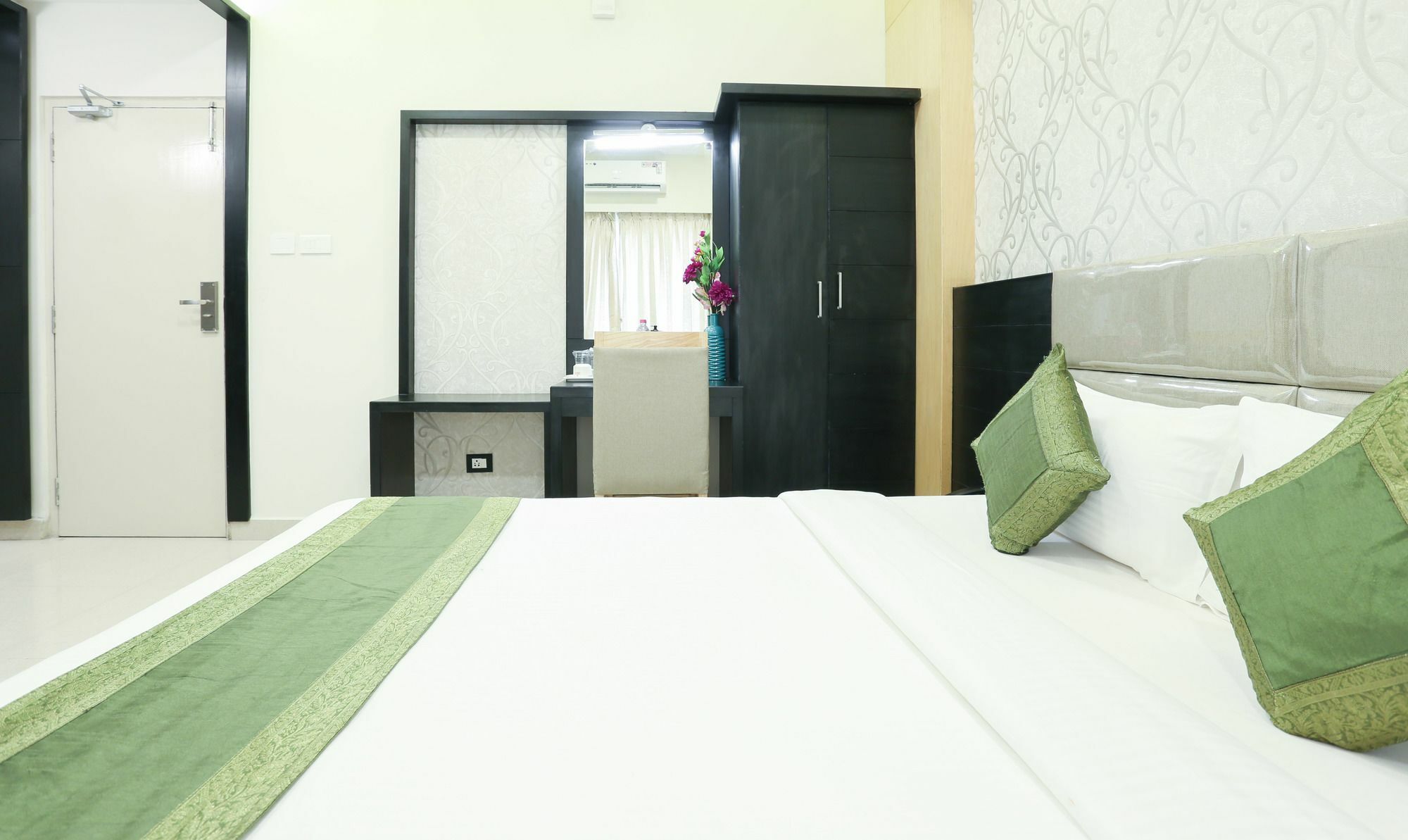 Treebo Emirates Residency