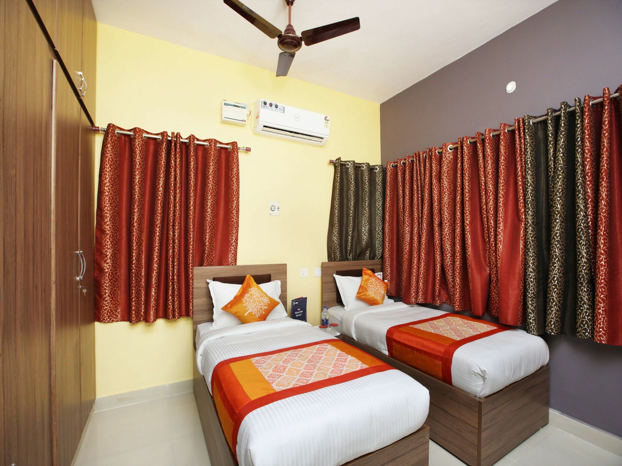 Hotel Oyo 11910 Near Kamaraj Avenue 2*