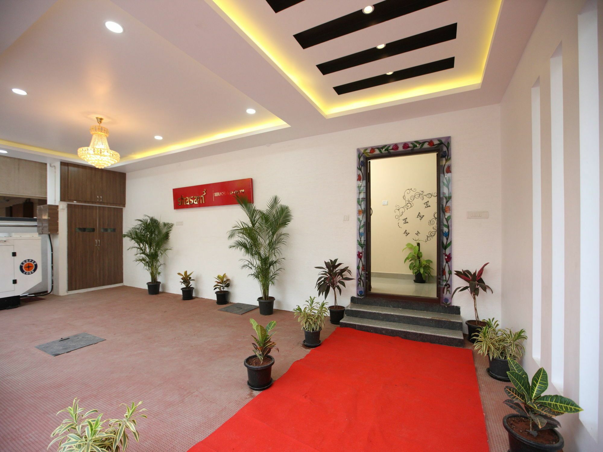 Oyo 11910 Near Kamaraj Avenue Hotel 2*